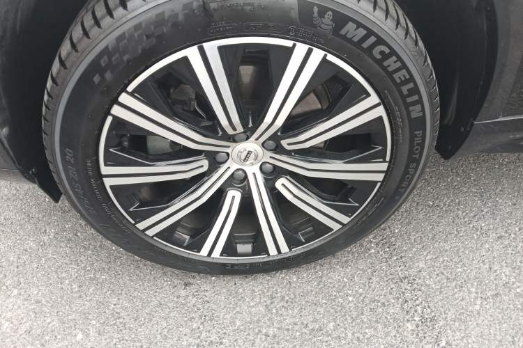 Used Volvo XC90 2021 B6 Luxury Smart Edition 7-Seater Left Front Wheel Hub