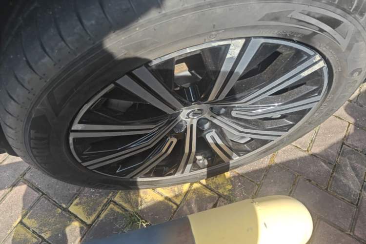 Used Volvo XC90 2021 B6 Luxury Smart Edition 7-Seater Left Front Wheel Hub