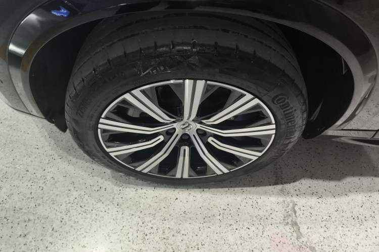 Used Volvo XC90 2021 B5 SmartDrive Luxury Edition 5-seater Left Front Wheel Hub