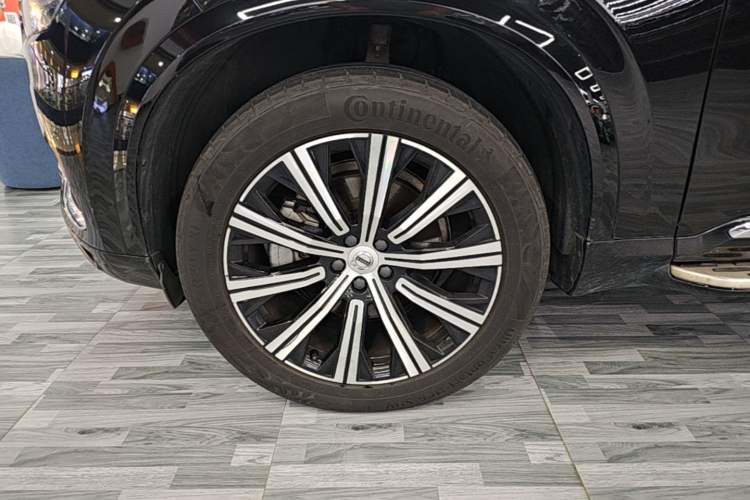 Used Volvo XC90 2021 B5 SmartDrive Luxury Edition 5-seater Left Front Wheel Hub