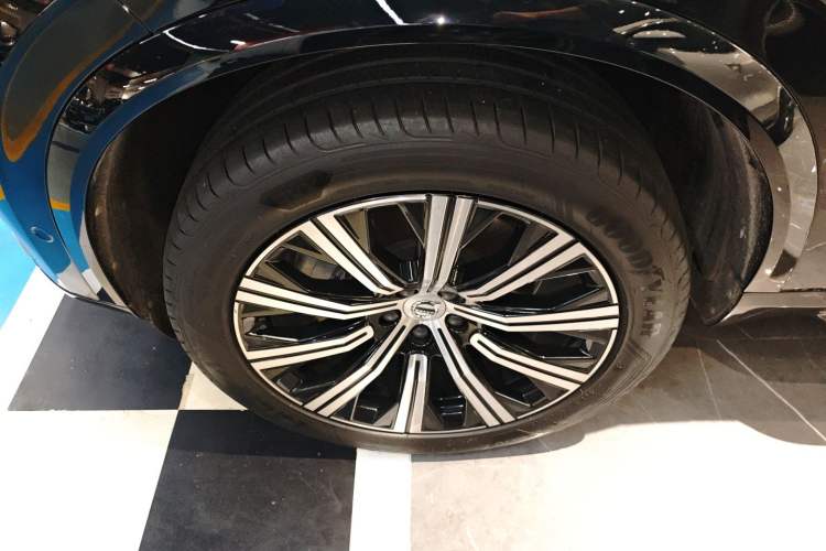 Used Volvo XC90 2021 B6 Luxury Smart Edition 7-Seater Left Front Wheel Hub