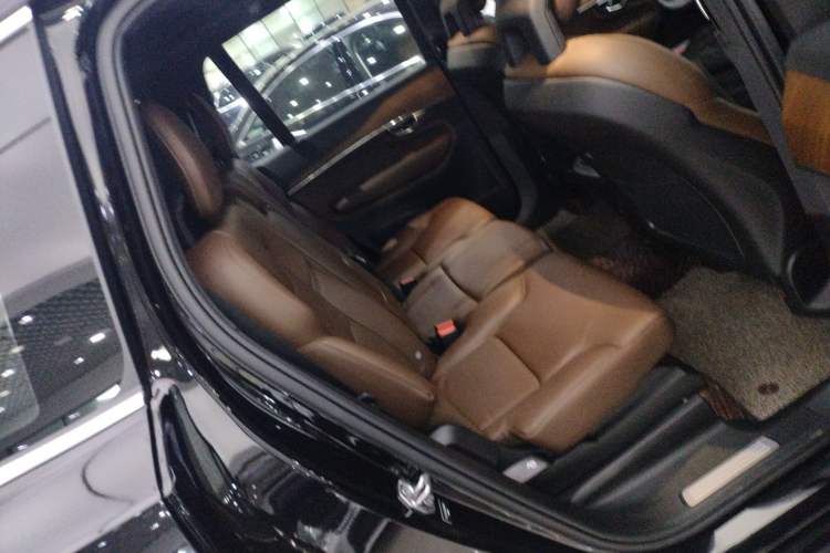 Used Volvo XC90 2021 B5 SmartDrive Luxury Edition 5-seater Left Rear Seat