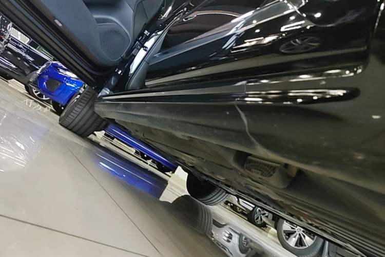 Used Volvo XC90 2021 B5 SmartDrive Luxury Edition 5-seater Left Side Sill