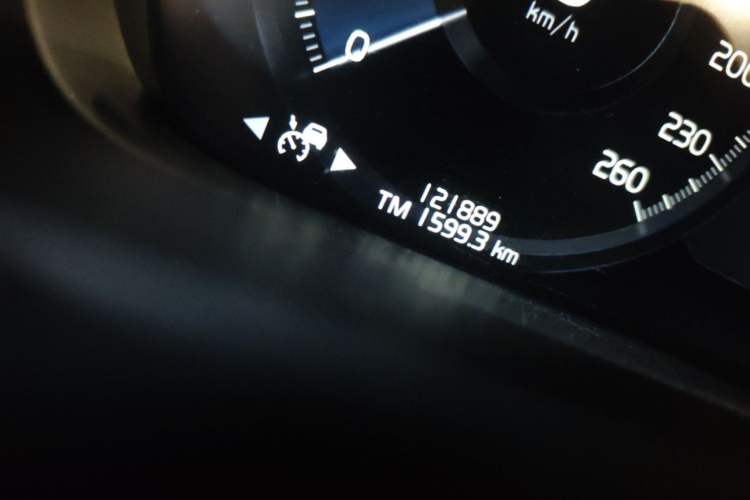 Used Volvo XC90 2021 B6 Zhiyi Luxury Edition 7-Seater Odometer Close Up