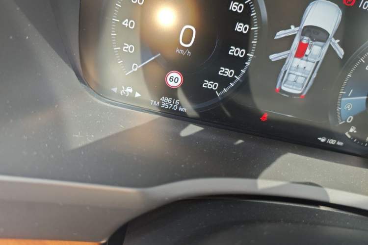 Used Volvo XC90 2021 B5 SmartDrive Luxury Edition 7 Seats Odometer Close Up