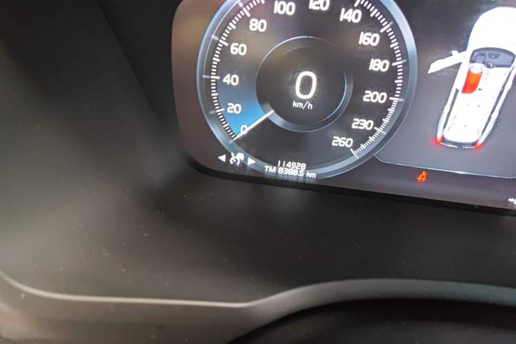 Used Volvo XC90 2021 B5 SmartDrive Luxury Edition 7 Seats Odometer Close Up