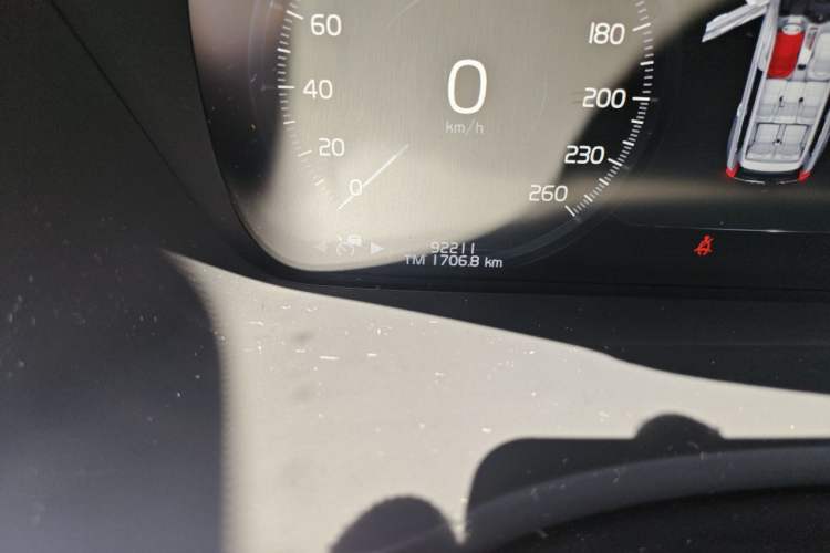 Used Volvo XC90 2021 B6 Luxury Smart Edition 7-Seater Odometer Close Up