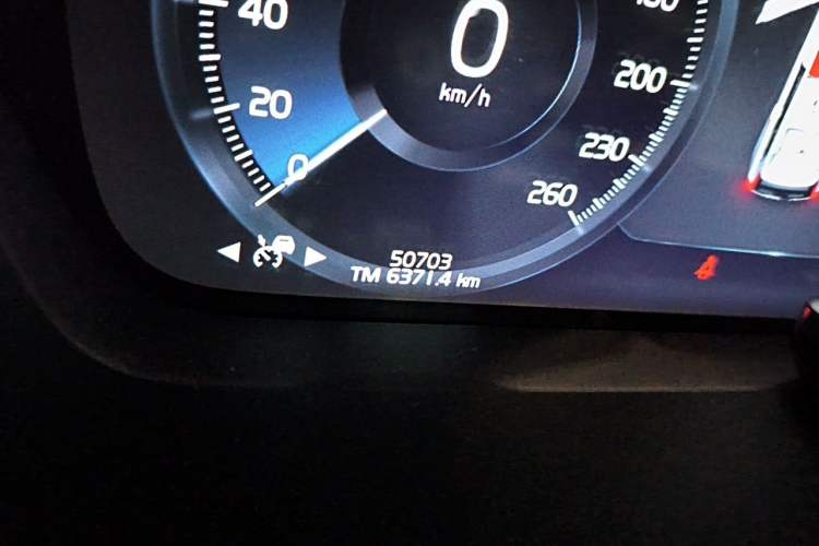 Used Volvo XC90 2021 B6 Luxury Smart Edition 7-Seater Odometer Close Up