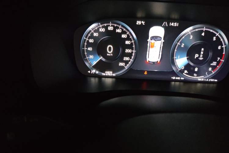 Used Volvo XC90 2021 B6 Zhiyi Luxury Edition 7-Seater Odometer Close Up