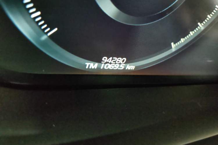 Used Volvo XC90 2021 B6 Zhiyi Luxury Edition 7-Seater Odometer Close Up