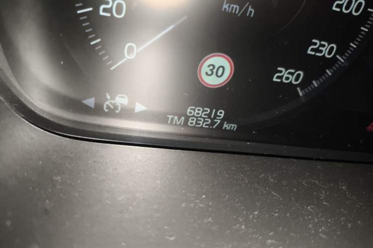 Used Volvo XC90 2021 B6 Zhiyi Luxury Edition 7-Seater Odometer Close Up