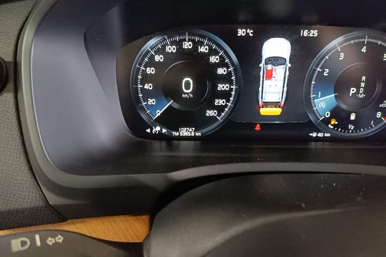 Used Volvo XC90 2021 B5 SmartDrive Luxury Edition 5-seater Odometer Close Up