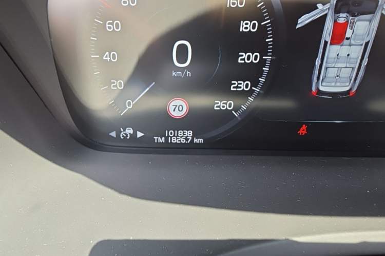 Used Volvo XC90 2021 B6 Luxury Smart Edition 7-Seater Odometer Close Up