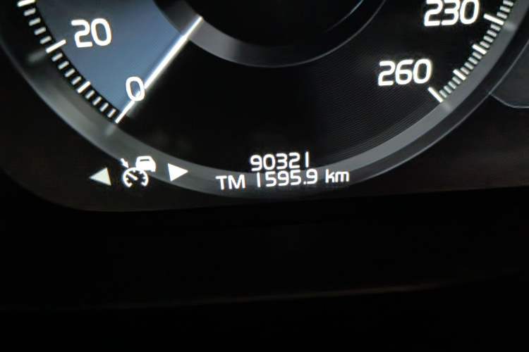 Used Volvo XC90 2021 B6 Luxury Smart Edition 7-Seater Odometer Close Up