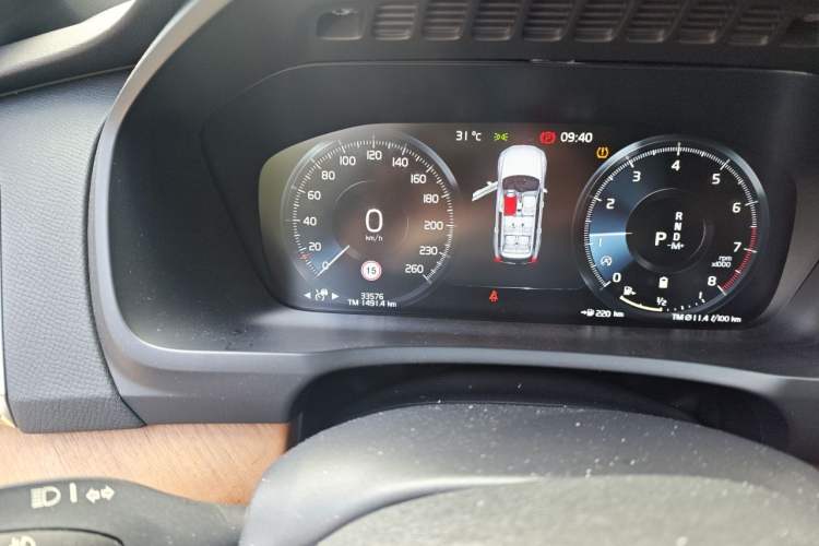 Used Volvo XC90 2021 B6 Zhiyi Luxury Edition 7-Seater Odometer Close Up