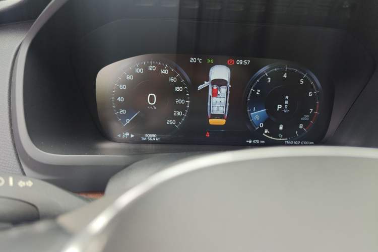 Used Volvo XC90 2021 B5 SmartDrive Luxury Edition 7 Seats Odometer Close Up