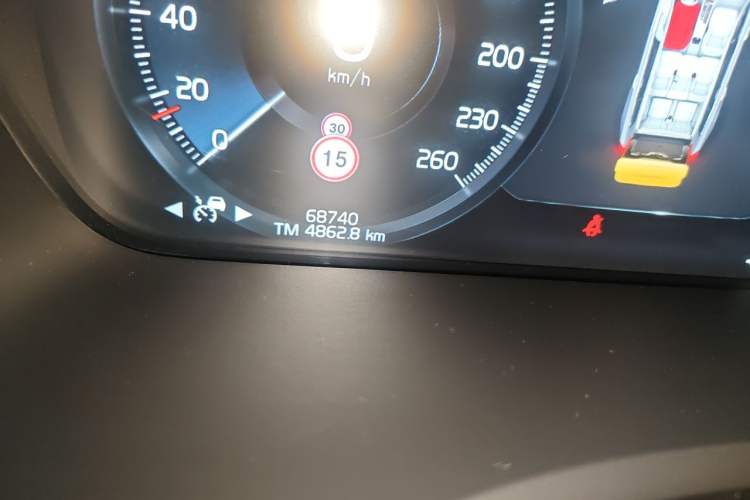Used Volvo XC90 2021 B6 Zhiyi Luxury Edition 7-Seater Odometer Close Up