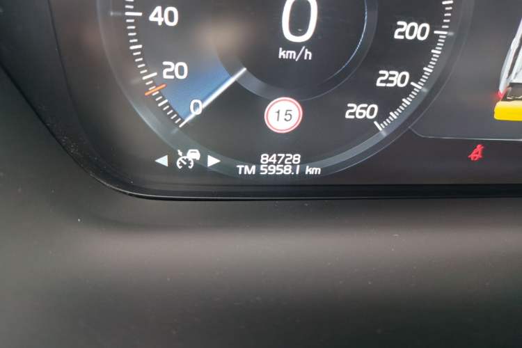 Used Volvo XC90 2021 B6 Zhiyi Luxury Edition 7-Seater Odometer Close Up