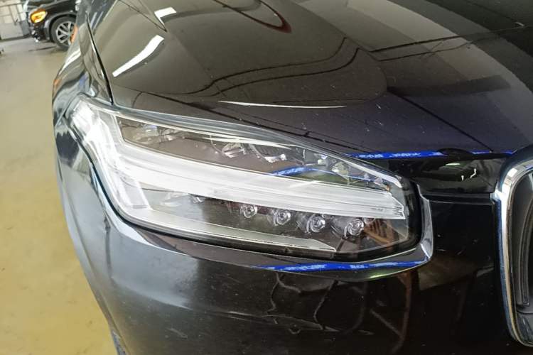 Used Volvo XC90 2021 B5 SmartDrive Luxury Edition 5-seater Right Front Headlight