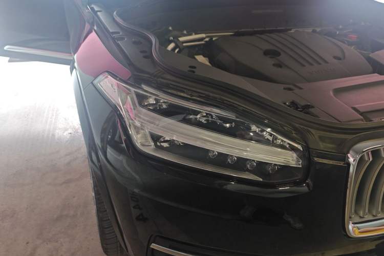Used Volvo XC90 2021 B5 SmartDrive Luxury Edition 5-seater Right Front Headlight