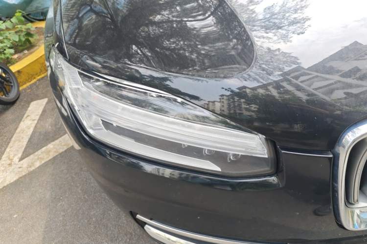 Used Volvo XC90 2021 B5 SmartDrive Luxury Edition 5-seater Right Front Headlight