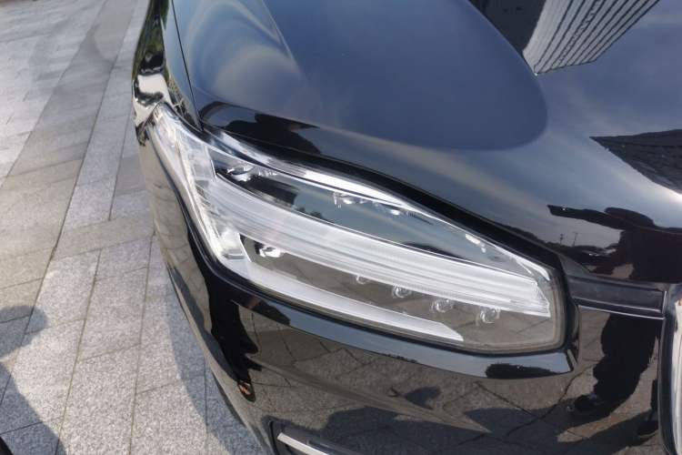 Used Volvo XC90 2021 B5 SmartDrive Luxury Edition 5-seater Right Front Headlight