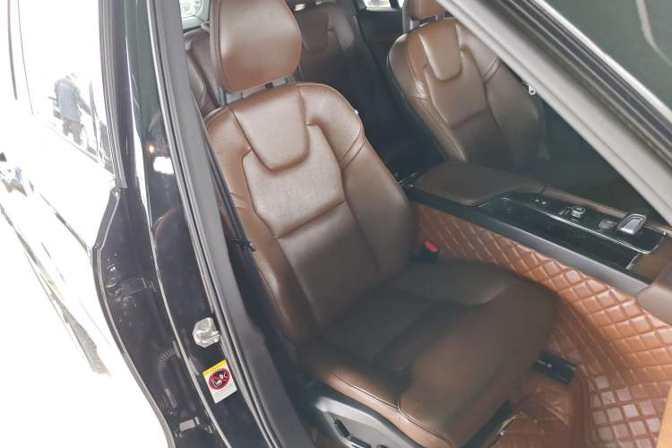Used Volvo XC90 2021 B5 SmartDrive Luxury Edition 7 Seats Right Front Seat