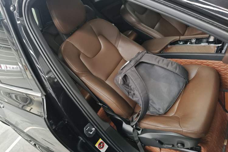 Used Volvo XC90 2021 B5 SmartDrive Luxury Edition 5-seater Right Front Seat