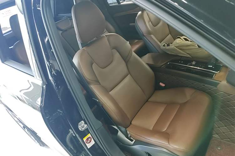 Used Volvo XC90 2021 B5 SmartDrive Luxury Edition 5-seater Right Front Seat