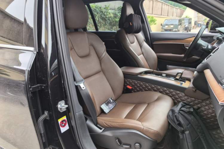 Used Volvo XC90 2021 B5 SmartDrive Luxury Edition 7 Seats Right Front Seat