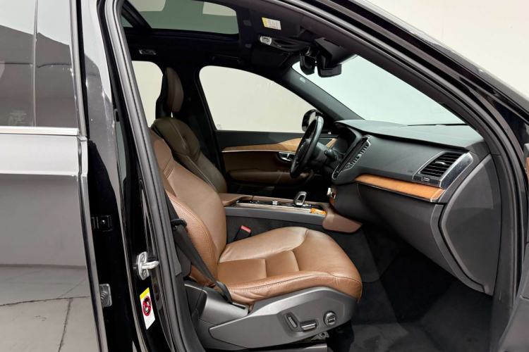 Used Volvo XC90 2021 B5 SmartDrive Luxury Edition 5-seater Right Front Seat