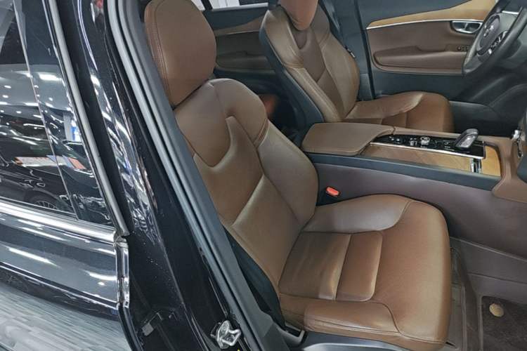 Used Volvo XC90 2021 B5 SmartDrive Luxury Edition 5-seater Right Front Seat