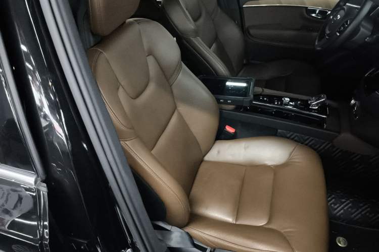 Used Volvo XC90 2021 B5 SmartDrive Luxury Edition 5-seater Right Front Seat