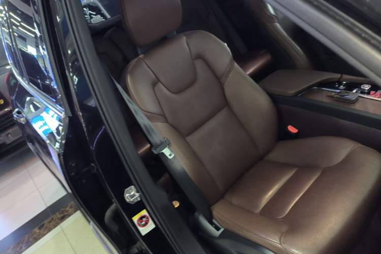Used Volvo XC90 2021 B5 SmartDrive Luxury Edition 5-seater Right Front Seat