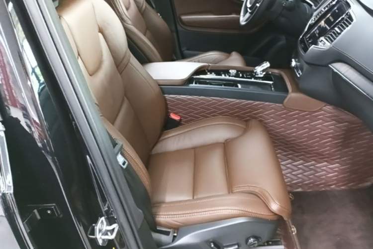Used Volvo XC90 2021 B6 Luxury Smart Edition 7-Seater Right Front Seat
