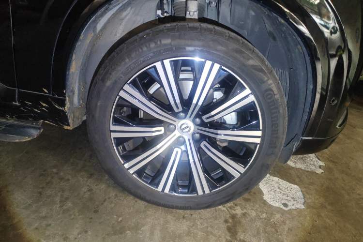 Used Volvo XC90 2021 B6 Luxury Smart Edition 7-Seater Right Front Wheel Hub