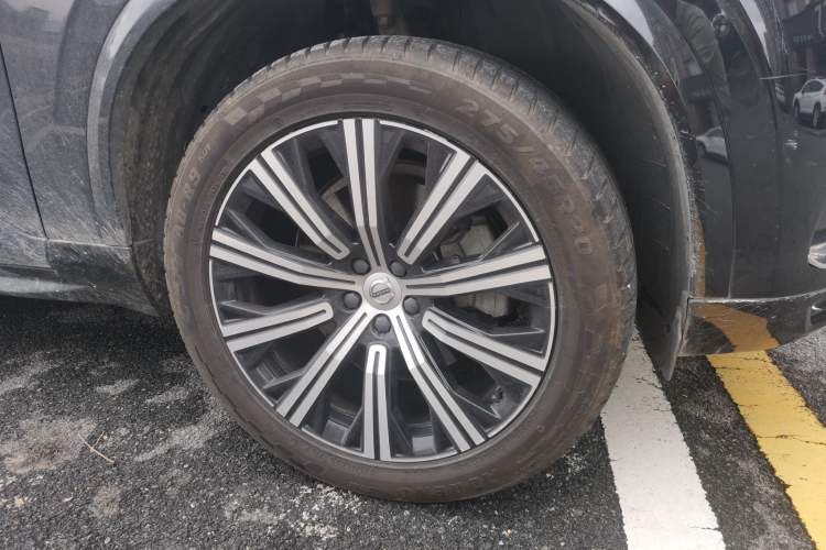 Used Volvo XC90 2021 B5 SmartDrive Luxury Edition 5-seater Right Front Wheel Hub