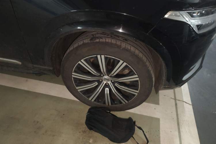Used Volvo XC90 2021 B6 Zhiyi Luxury Edition 7-Seater Right Front Wheel Hub