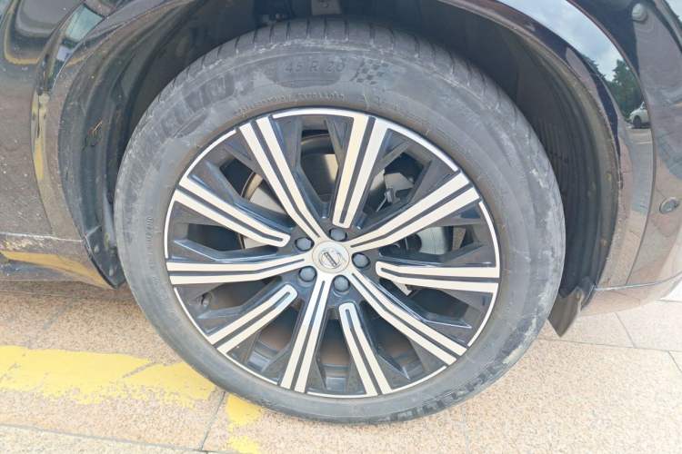 Used Volvo XC90 2021 B6 Luxury Smart Edition 7-Seater Right Front Wheel Hub