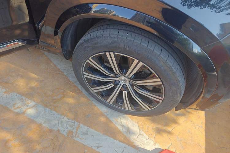 Used Volvo XC90 2021 B6 Luxury Smart Edition 7-Seater Right Front Wheel Hub