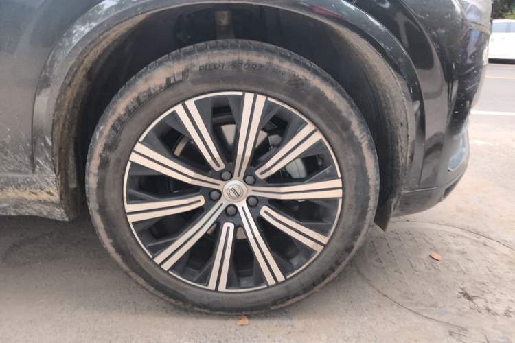 Used Volvo XC90 2021 B5 SmartDrive Luxury Edition 7 Seats Right Front Wheel Hub