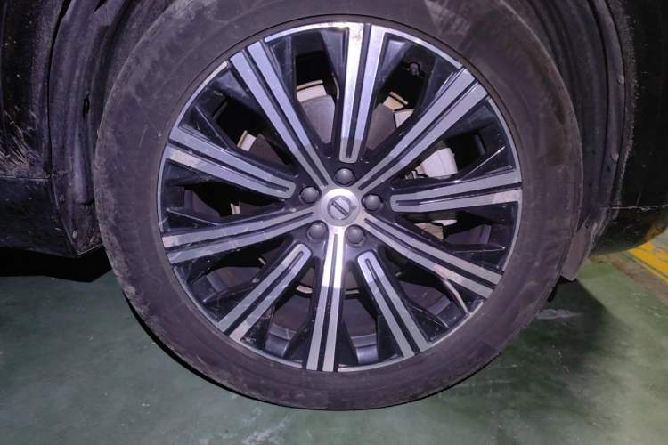 Used Volvo XC90 2021 B5 SmartDrive Luxury Edition 7 Seats Right Front Wheel Hub