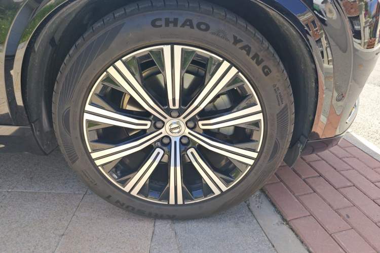 Used Volvo XC90 2021 B6 Luxury Smart Edition 7-Seater Right Front Wheel Hub