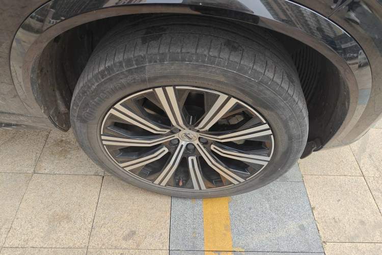 Used Volvo XC90 2021 B5 SmartDrive Luxury Edition 5-seater Right Front Wheel Hub