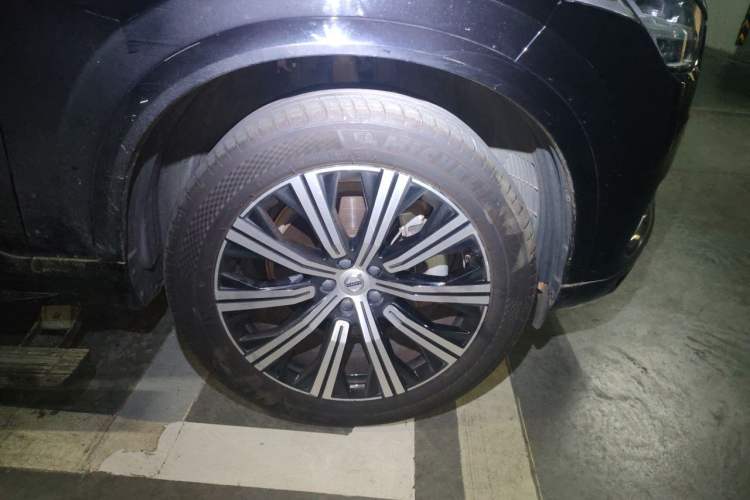 Used Volvo XC90 2021 B5 SmartDrive Luxury Edition 7 Seats Right Front Wheel Hub