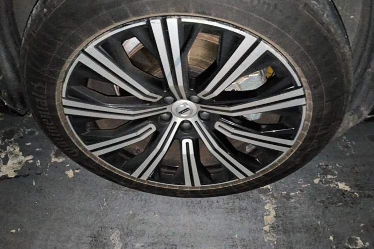 Used Volvo XC90 2021 B6 Luxury Smart Edition 7-Seater Right Front Wheel Hub
