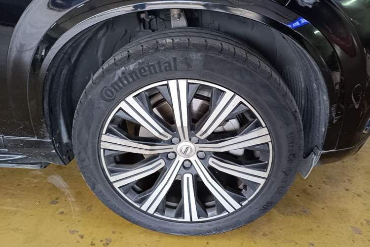 Used Volvo XC90 2021 B5 SmartDrive Luxury Edition 5-seater Right Front Wheel Hub