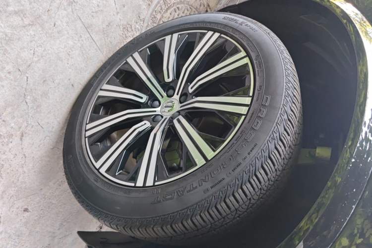 Used Volvo XC90 2021 B6 Luxury Smart Edition 7-Seater Right Front Wheel Hub