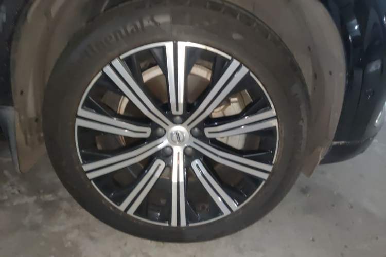 Used Volvo XC90 2021 B6 Luxury Smart Edition 7-Seater Right Front Wheel Hub
