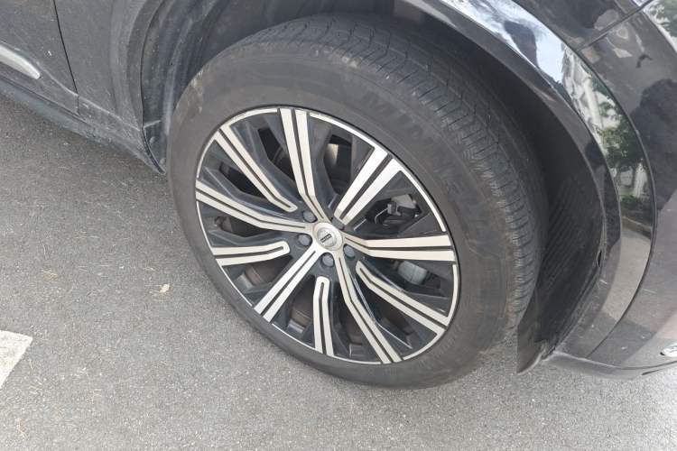 Used Volvo XC90 2021 B5 SmartDrive Luxury Edition 5-seater Right Front Wheel Hub